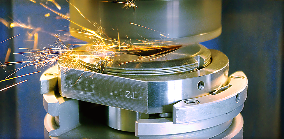 Onderhoud gereedschap, o.a. slijpen van ponsgereedschap en revideren van kantpersgereedschap